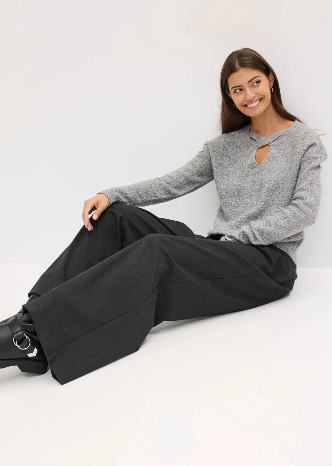 bonprix Pullover & Strickjacken|Strickmode^Pullover grau/silber meliert