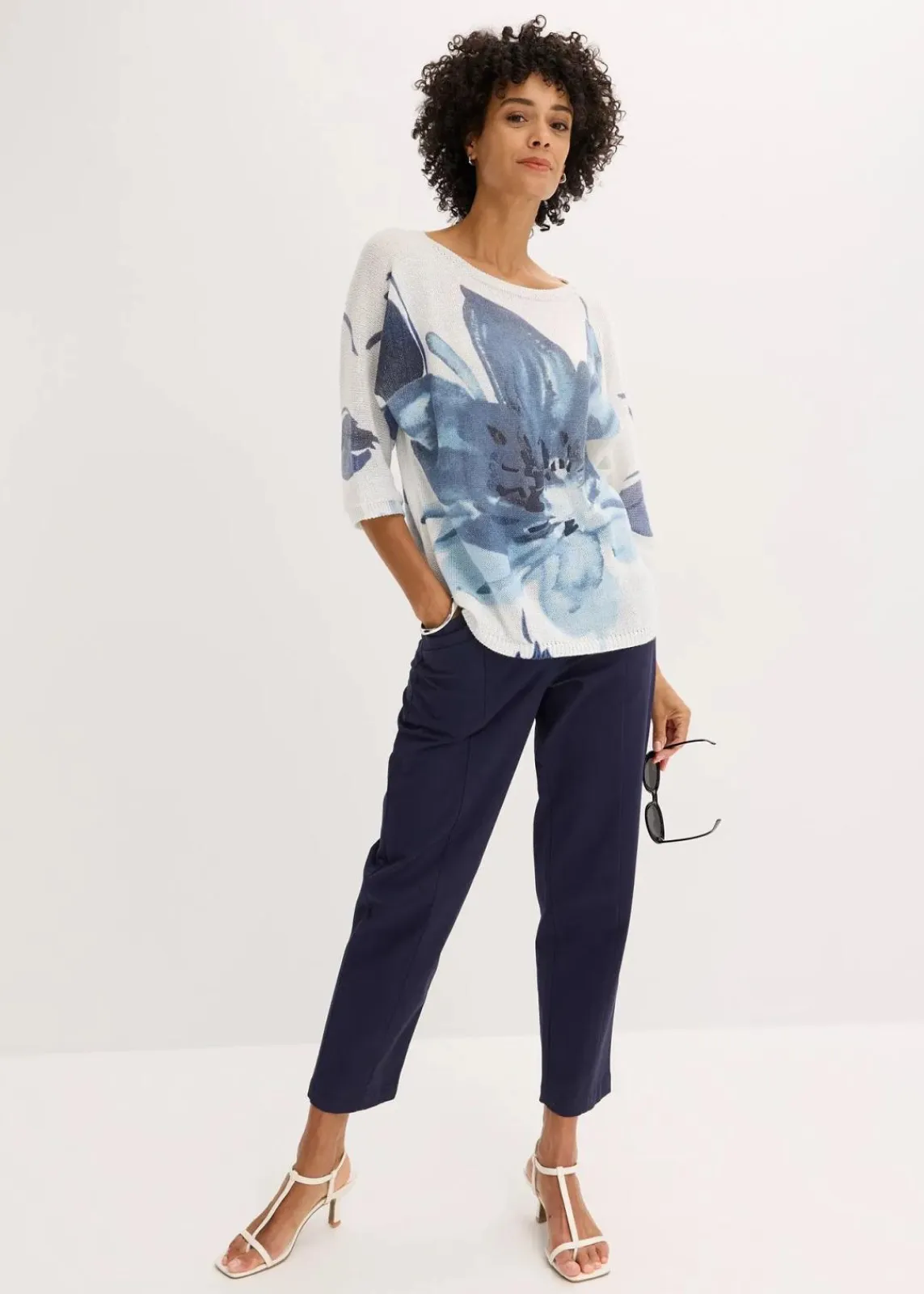 bonprix Strickmode|Pullover & Strickjacken^Pullover mit floralem Druck wollweiß/jeansblau/dunkelblau floral