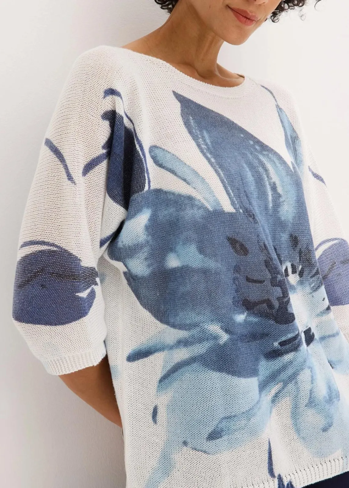 bonprix Strickmode|Pullover & Strickjacken^Pullover mit floralem Druck wollweiß/jeansblau/dunkelblau floral