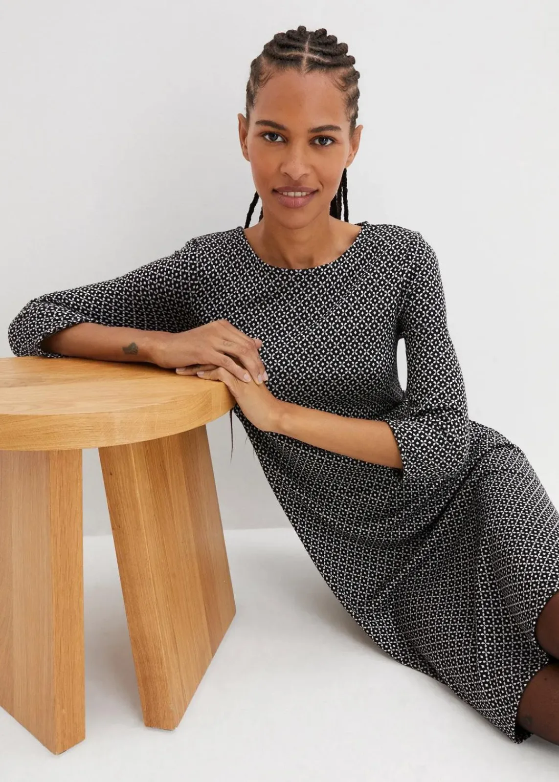 bonprix Kleider|Bekleidung·Pullover & Strickjacken^Punto di Roma-Kleid mit Jaquardmuster aus Viskose-Mix schwarz/wollweiß graphisch