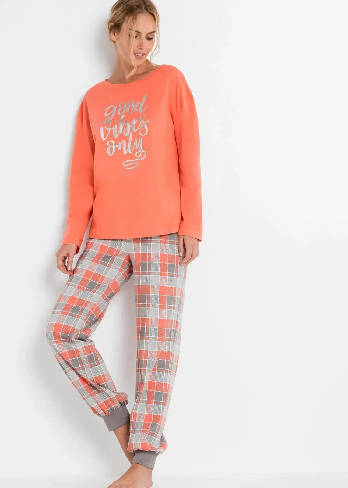 bonprix Wäsche·Nachtwäsche|Nachhaltigere Materialien^Pyjama aus reiner Bio-Baumwolle lachs/grau kariert