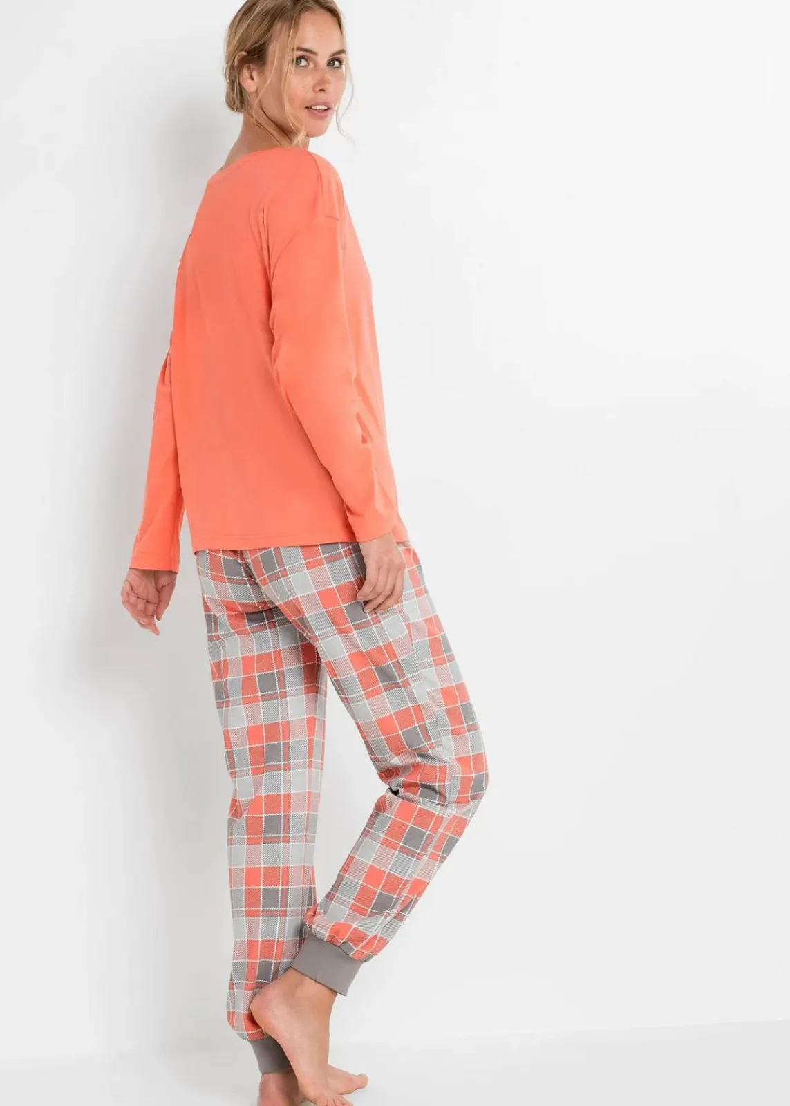 bonprix Wäsche·Nachtwäsche|Nachhaltigere Materialien^Pyjama aus reiner Bio-Baumwolle lachs/grau kariert