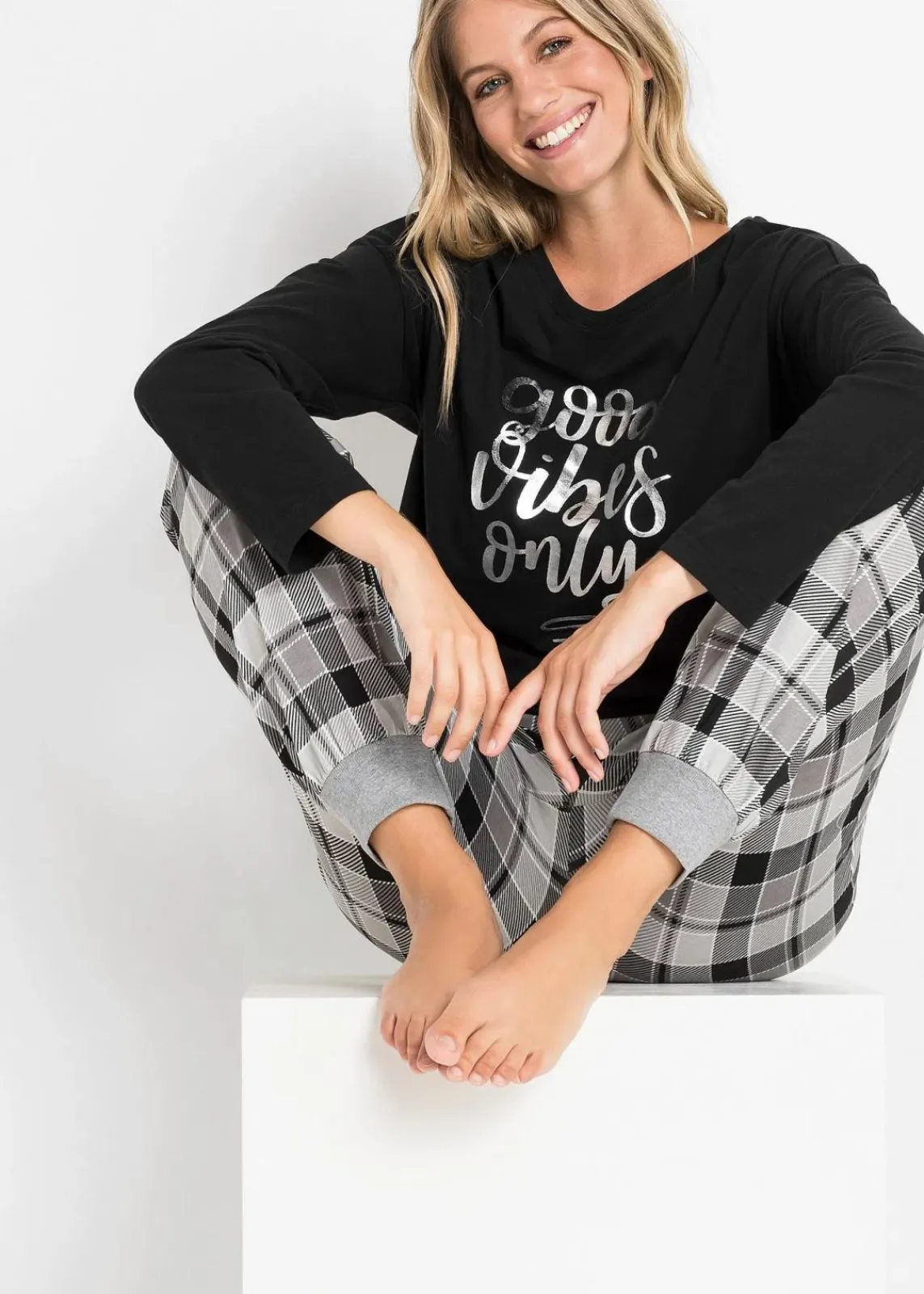 bonprix Nachhaltigere Materialien|Nachtwäsche^Pyjama aus reiner Bio-Baumwolle schwarz/grau kariert