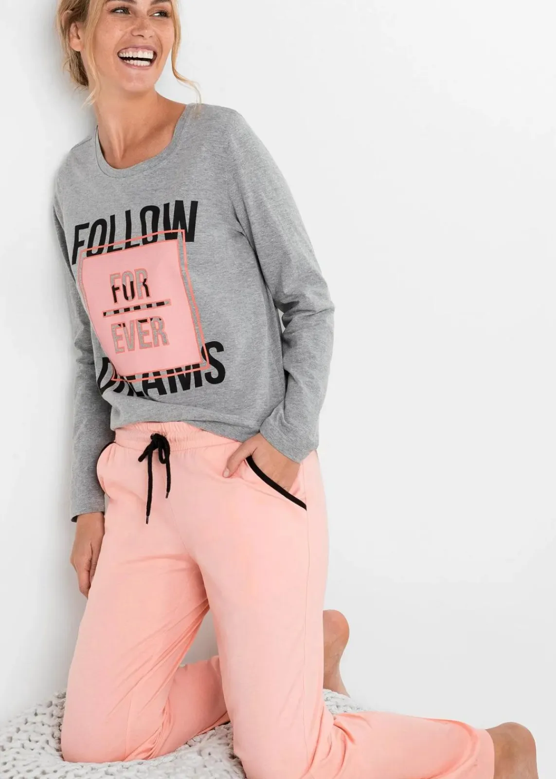 bonprix Wäsche·Nachtwäsche|Nachhaltigere Materialien^Pyjama mit Bio-Baumwolle grau meliert/hellkoralle bedruckt
