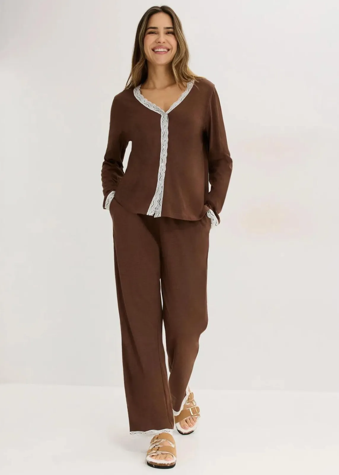 bonprix Nachhaltigere Materialien|Nachtwäsche^Pyjama mit Knopfleiste braun/wollweiß