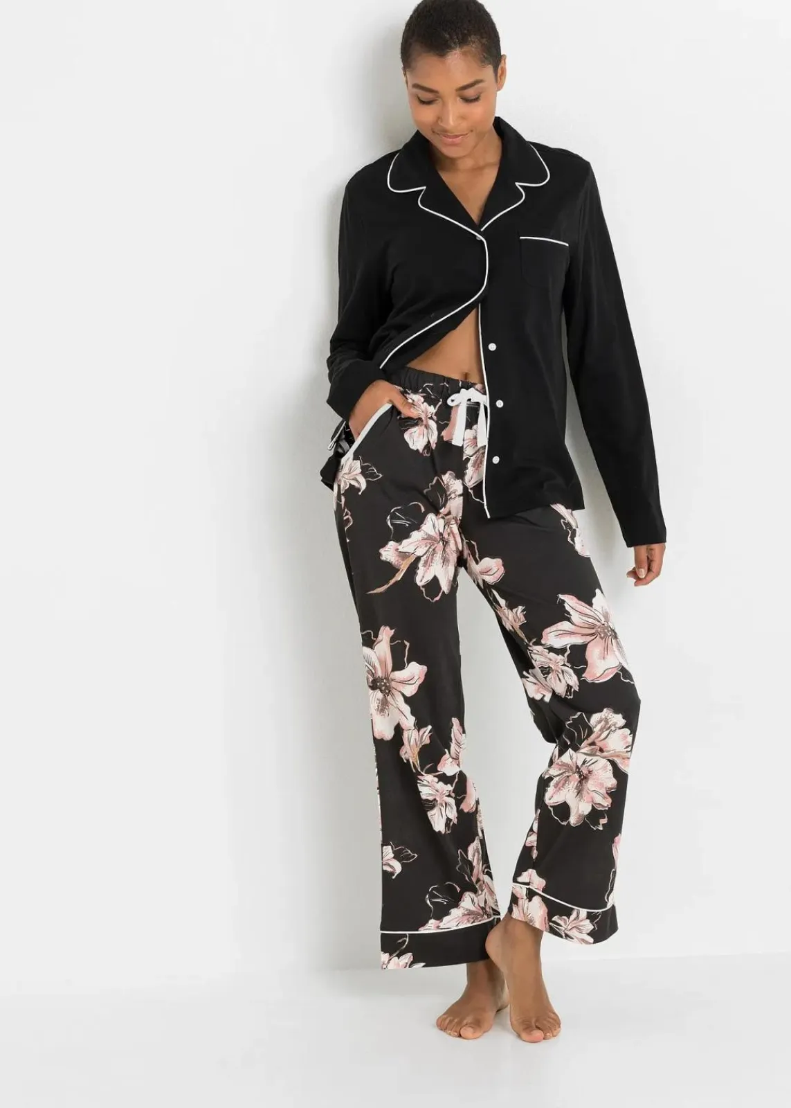bonprix Wäsche·Nachtwäsche|Nachtwäsche^Pyjama mit Knopfleiste schwarz geblümt