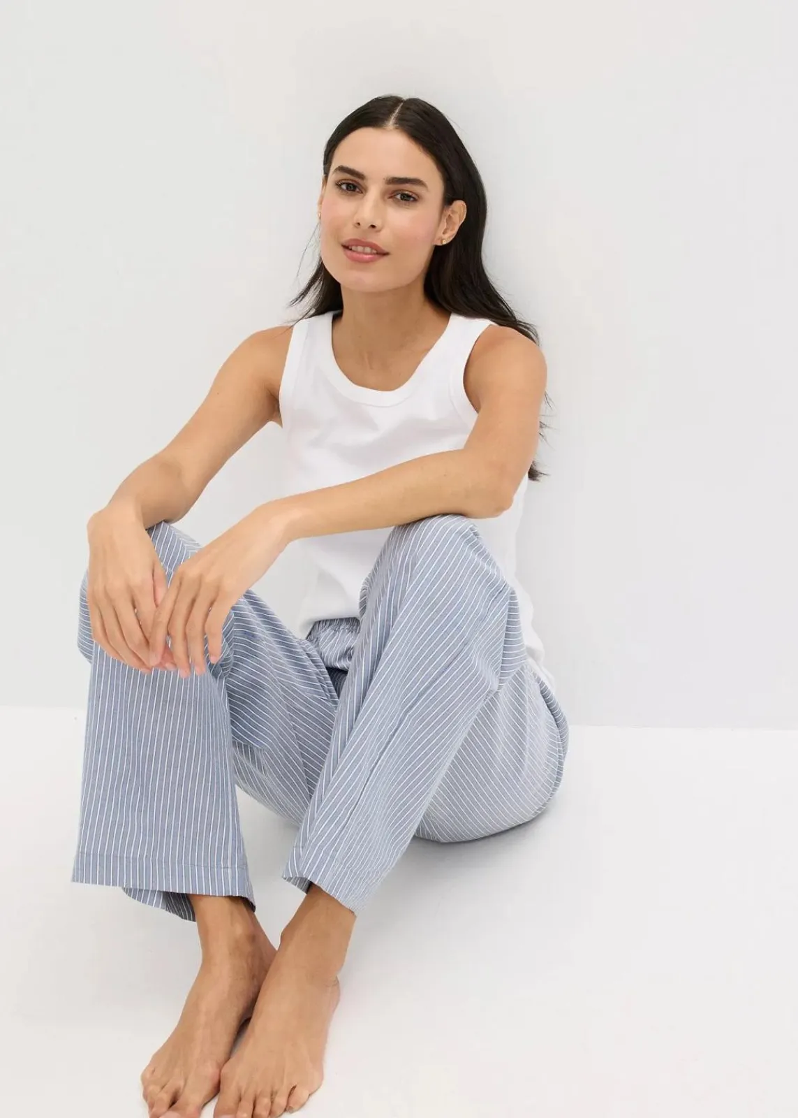 bonprix Wäsche·Nachtwäsche|Nachtwäsche^Pyjama mit Ripp Top und gewebter Hose weiß/jeansblau gestreift