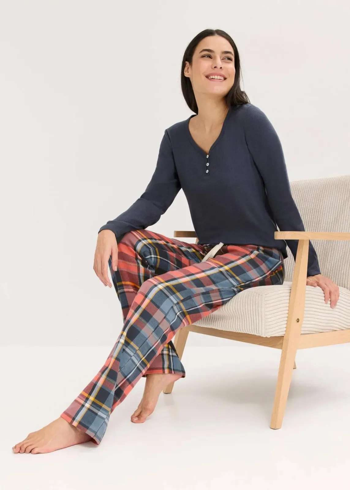 bonprix Wäsche·Nachtwäsche|Nachtwäsche^Pyjama mit Rippshirt und Flanellhose aus Glitzergarn nachtblau/rhabarber kariert