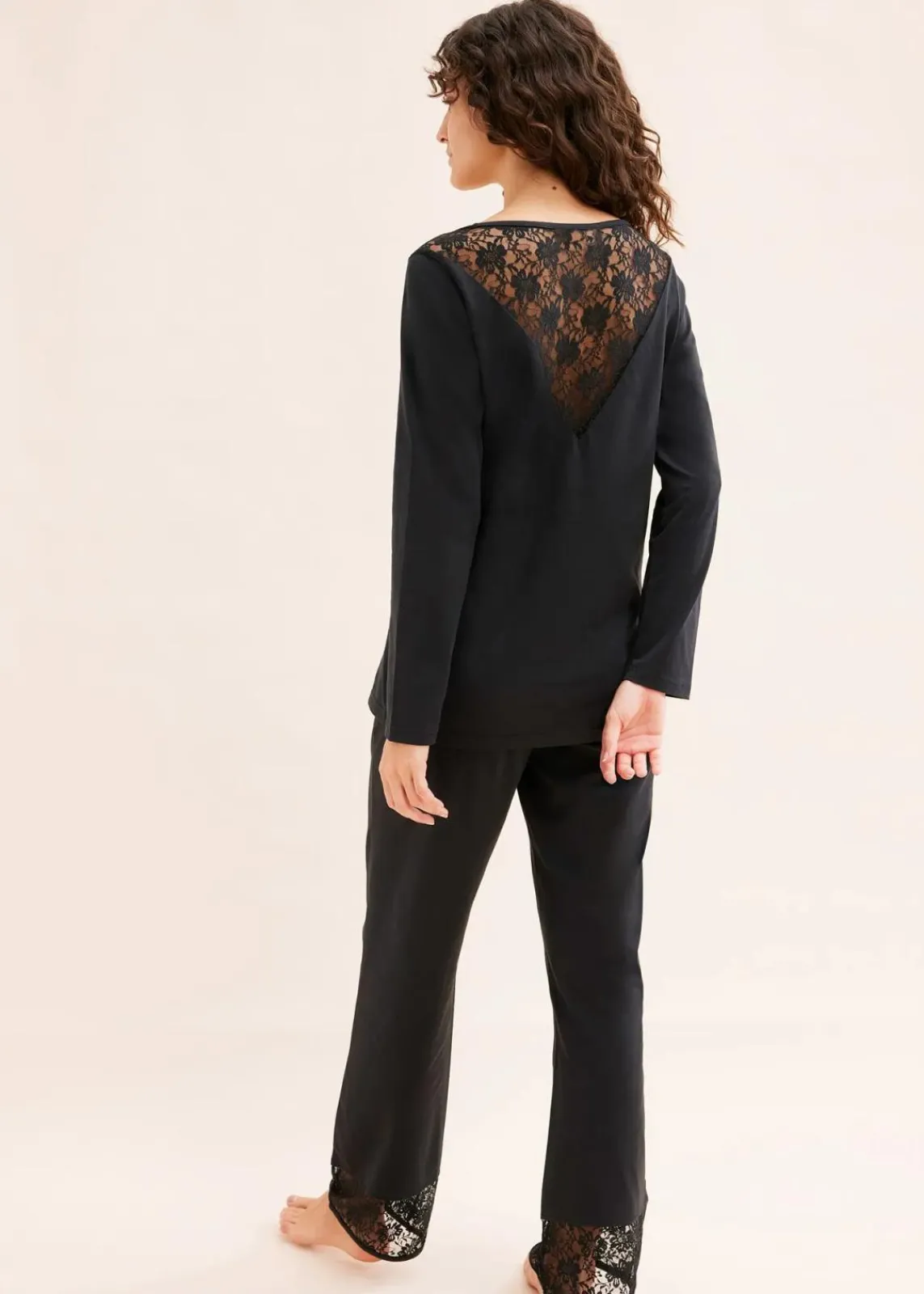 bonprix Wäsche·Nachtwäsche^Pyjama mit zarter Spitze schwarz