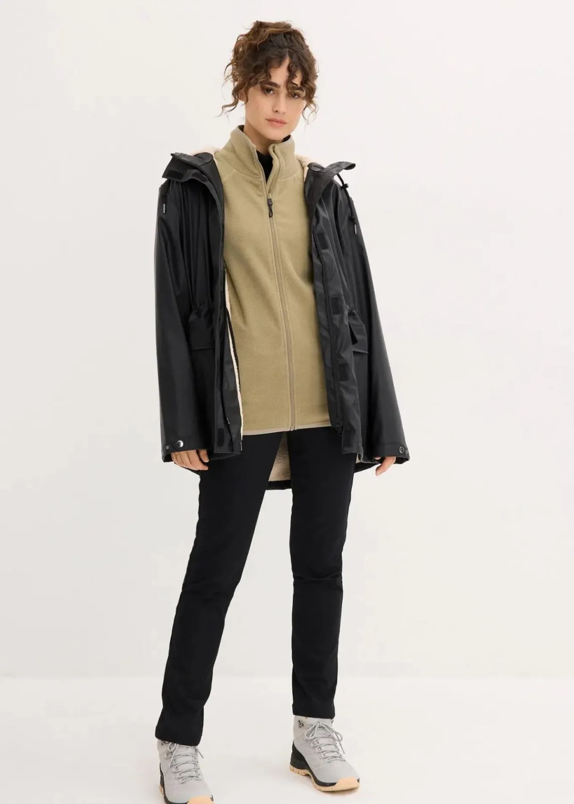 bonprix Bekleidung·Hosen|Jacken & Mäntel^Regenjacke mit Teddyfutter schwarz
