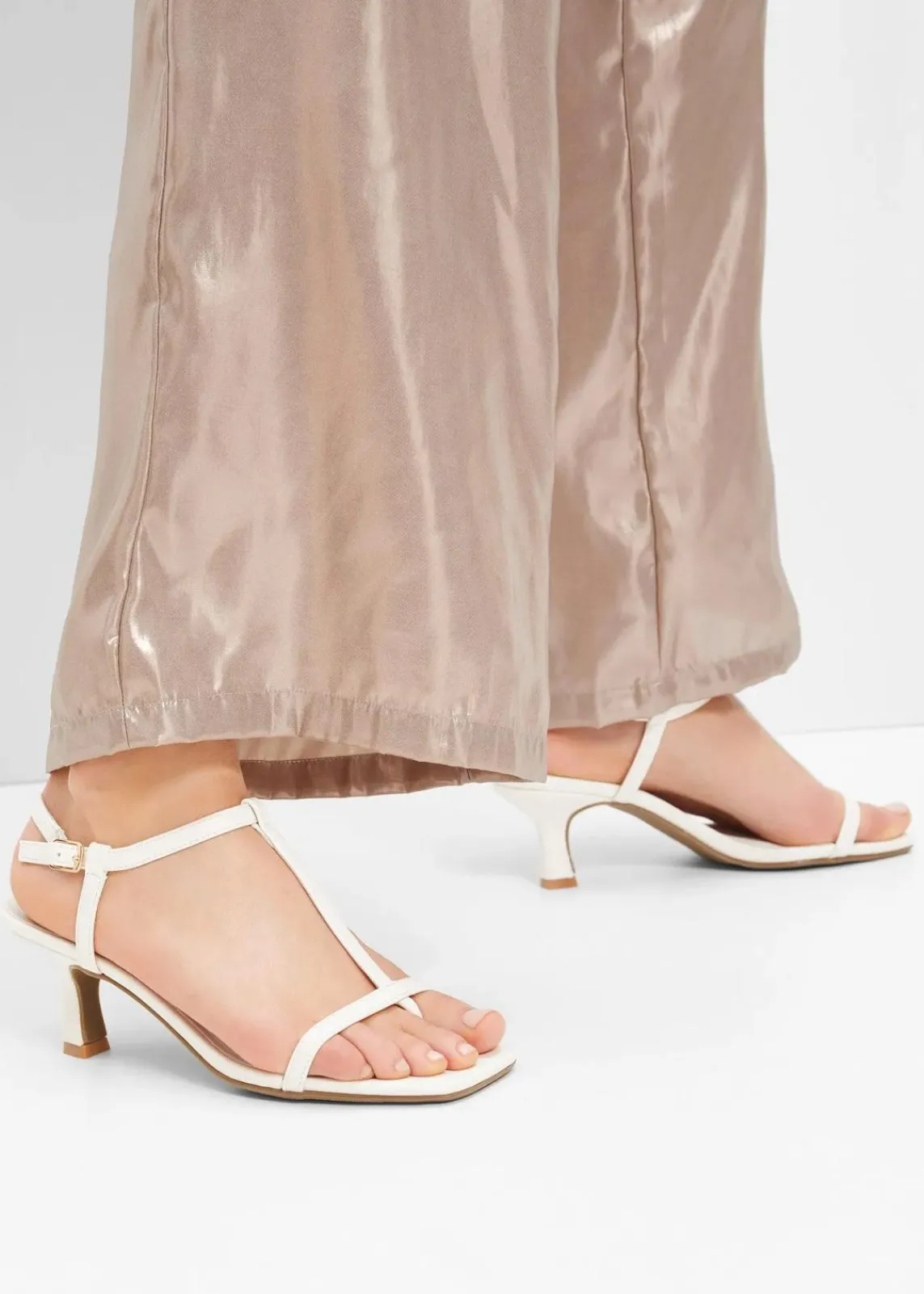 bonprix Sommerschuhe^Riemchensandaletten cremeweiß