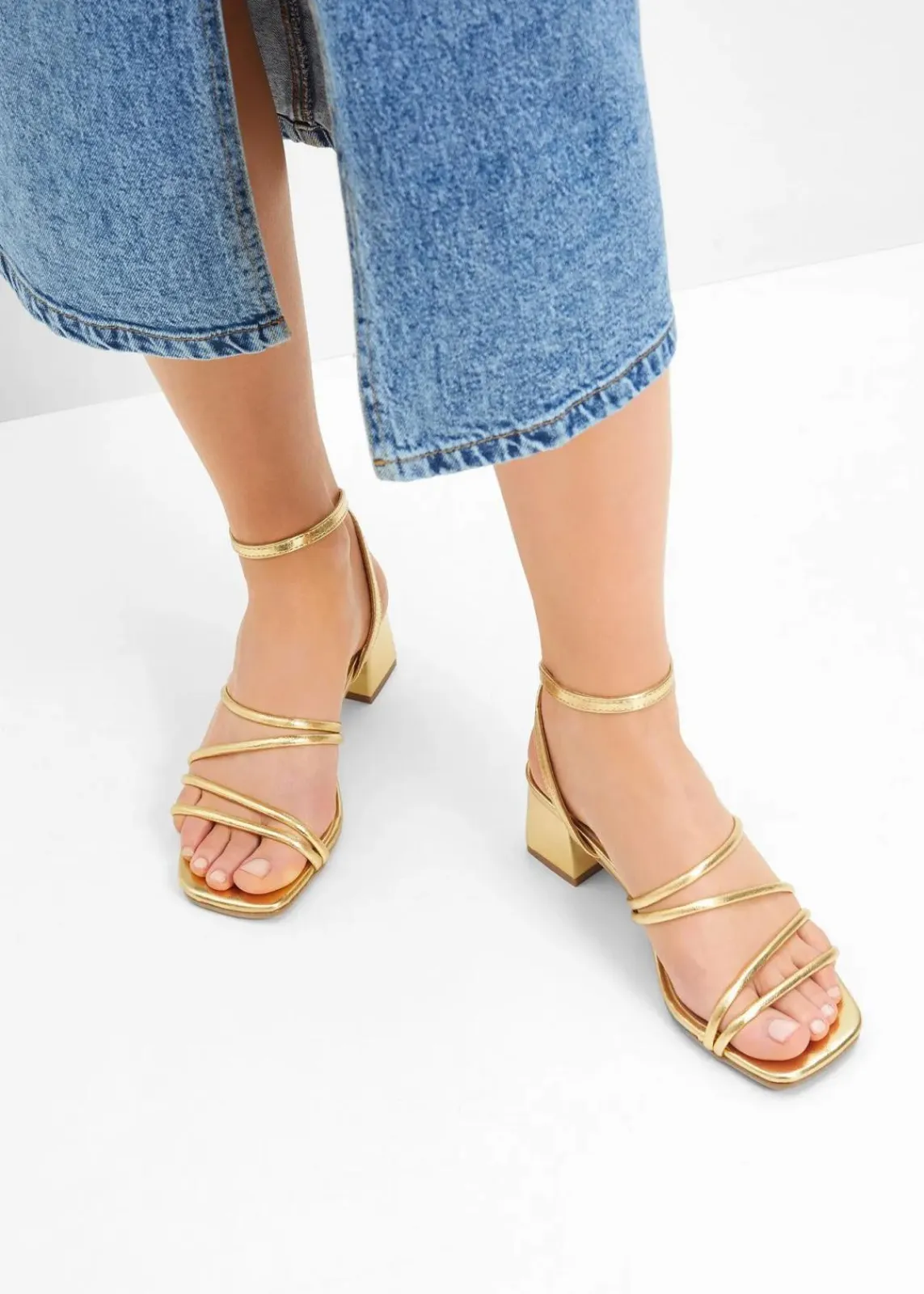 bonprix Sommerschuhe|Festliche Mode^Riemchensandaletten in Metallic-Optik gold metallic