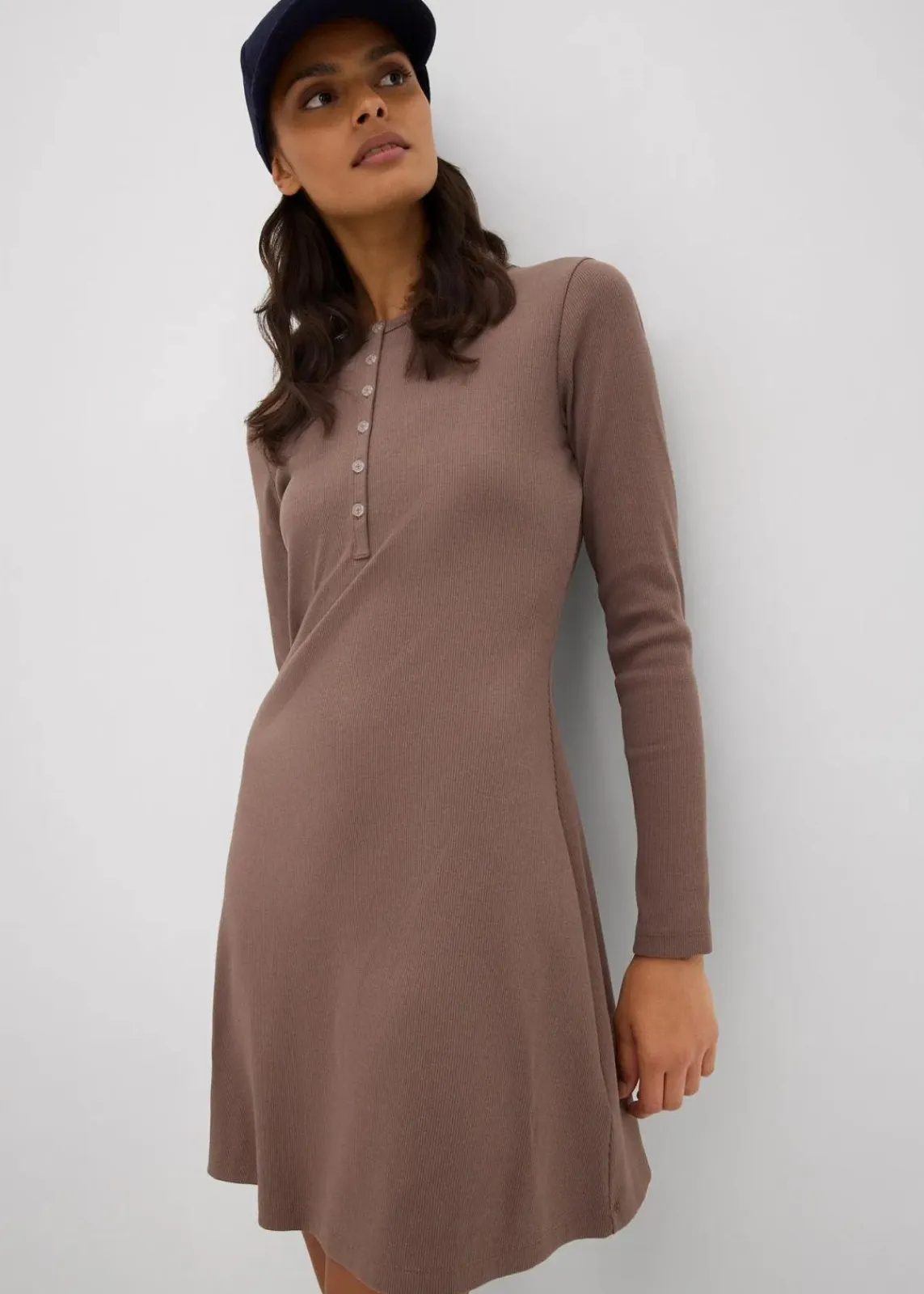 bonprix Nachhaltigere Materialien|Kleider^Rippkleid aus elastischem Baumwoll-Mix mittelbraun