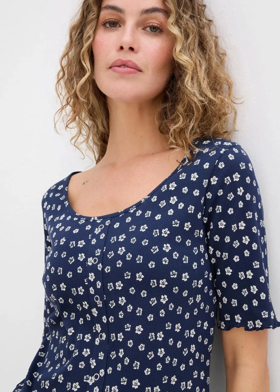 bonprix Shirts & Tops^Ripp-Shirt mit Blumendruck, Halbarm dunkelblau/wollweiß geblümt