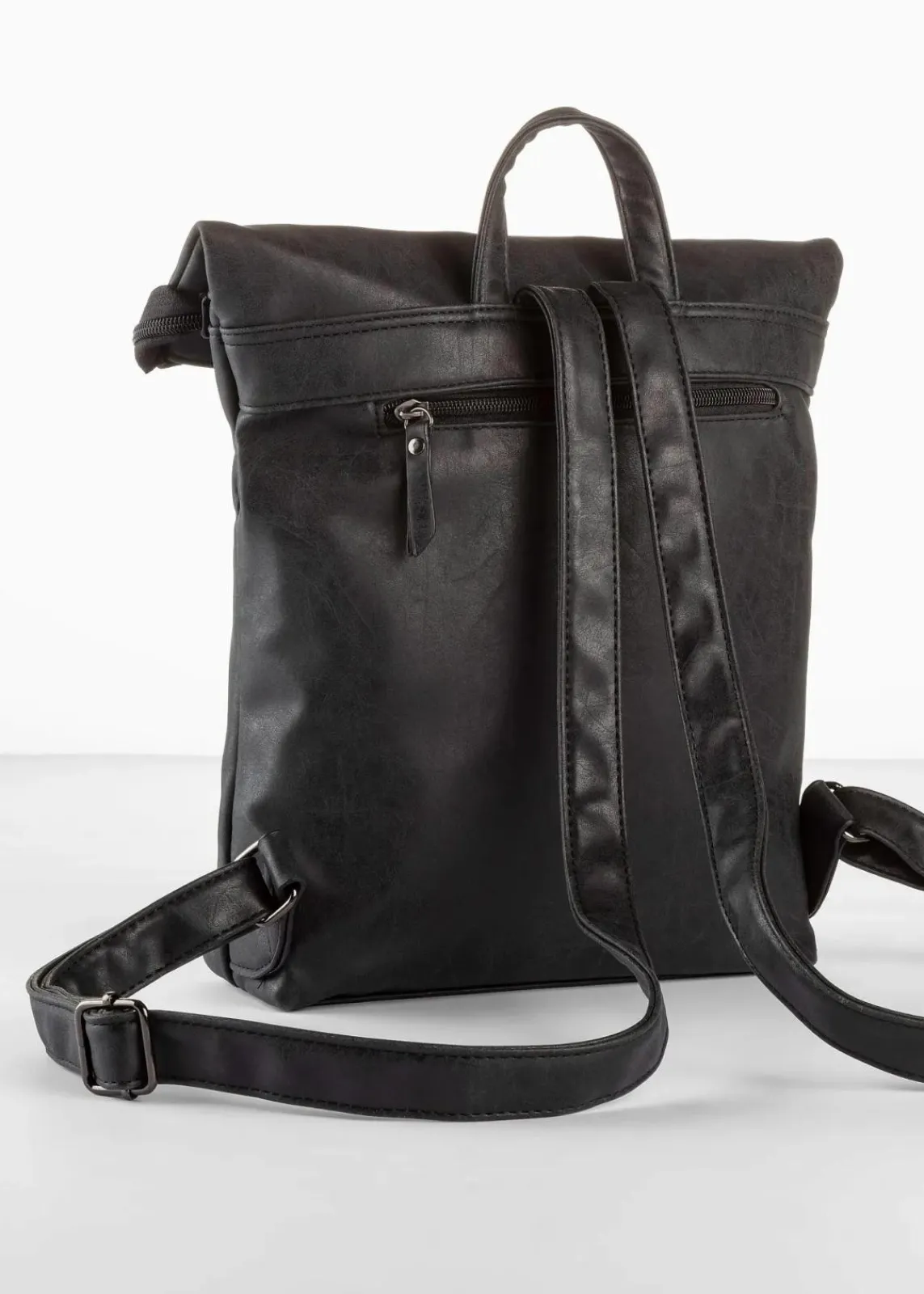 bonprix Taschen^Rucksack mit Außentasche und Schnallendetail schwarz