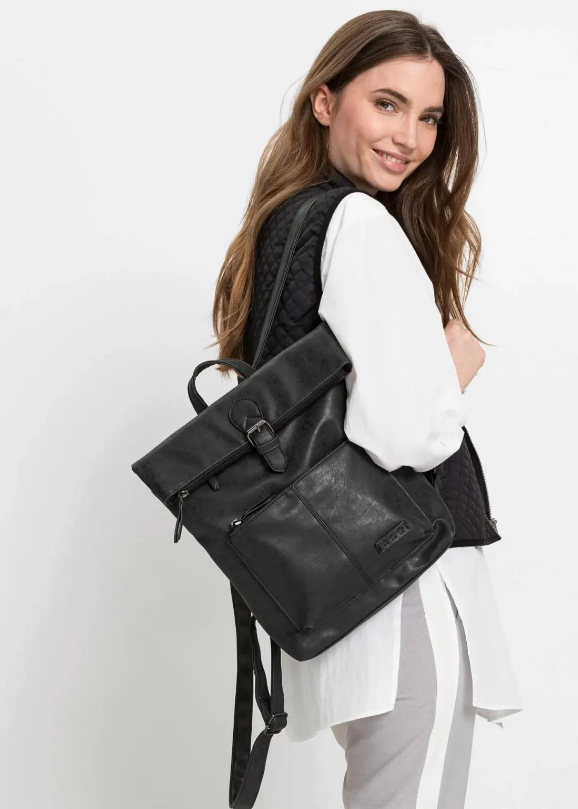 bonprix Taschen^Rucksack mit Außentasche und Schnallendetail schwarz