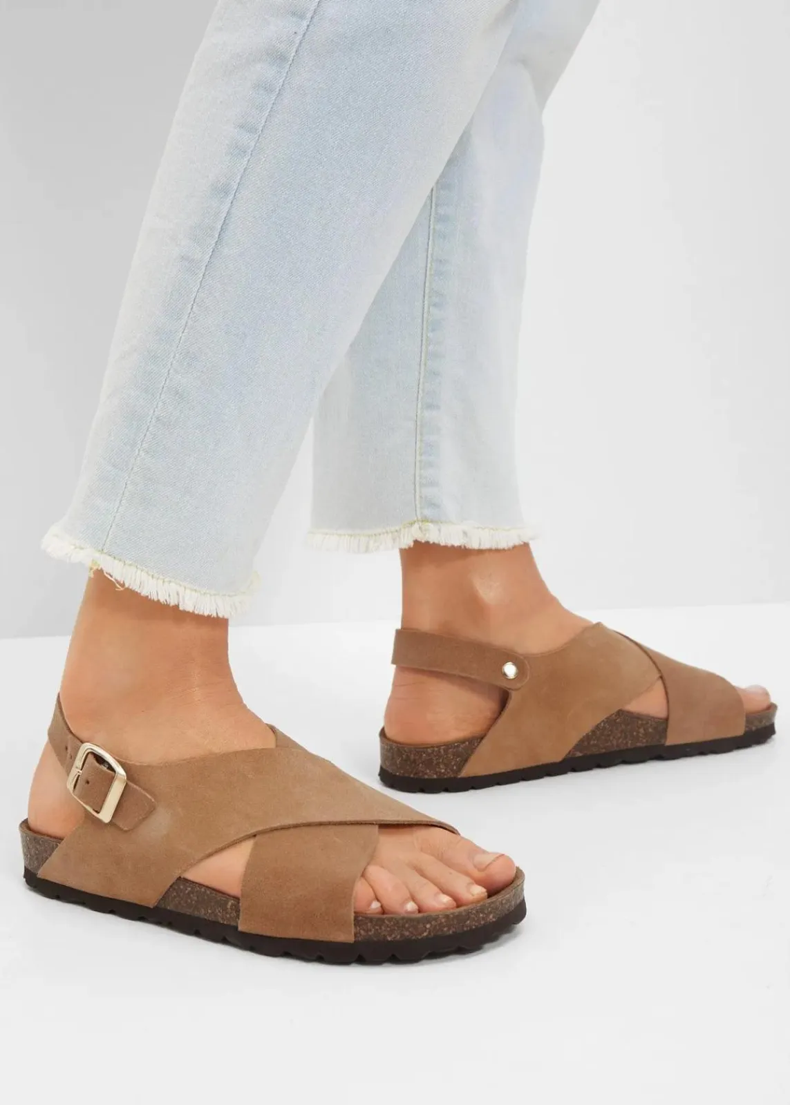 bonprix Sommerschuhe|Nachhaltigere Materialien^Sandalen aus Leder camel