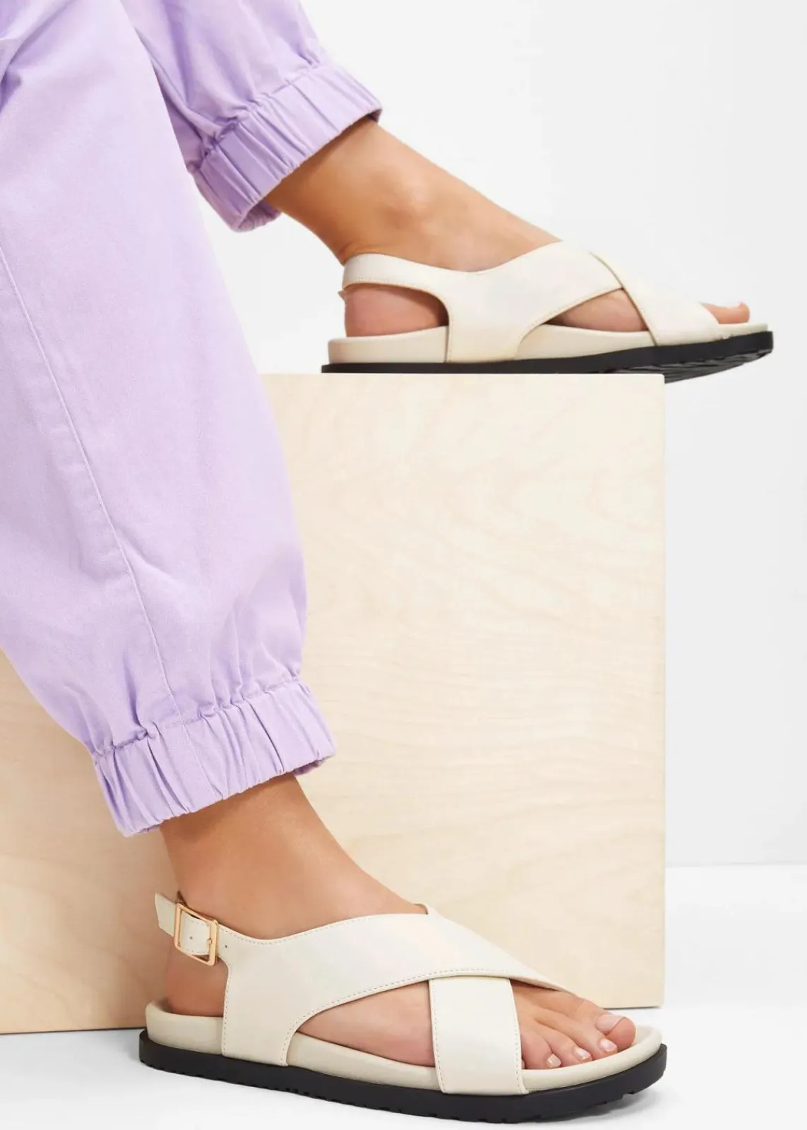 bonprix Strandmode|Sommerschuhe^Sandalen mit bequemem Fußbett naturbeige