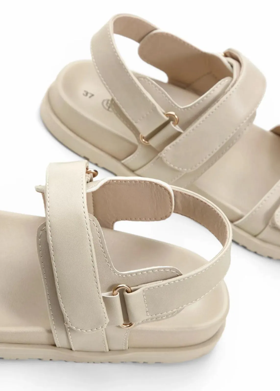 bonprix Sommerschuhe^Sandalen mit leicht geformtem Fußbett hellsand