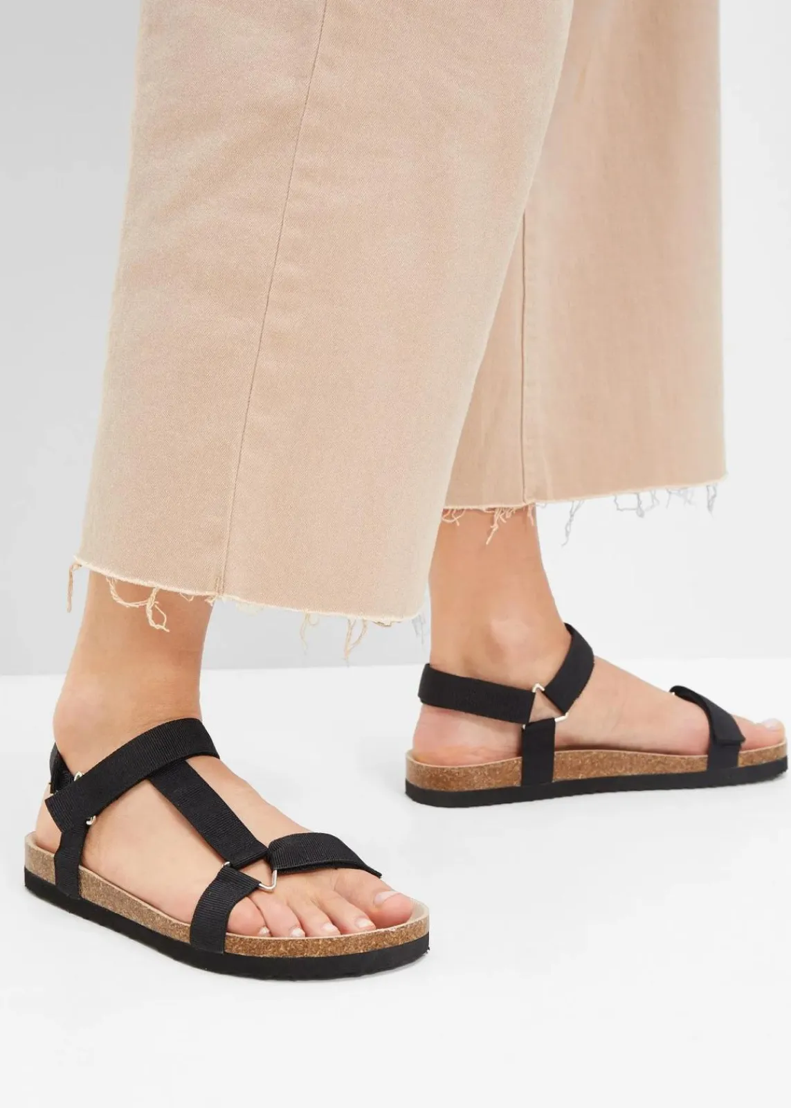 bonprix Sommerschuhe^Sandalen mit leicht geformtem Fußbett schwarz