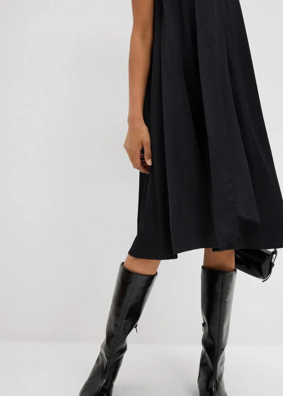 bonprix Kleider|Bekleidung·Pullover & Strickjacken^Satin Midikleid aus Viskose-Mix schwarz