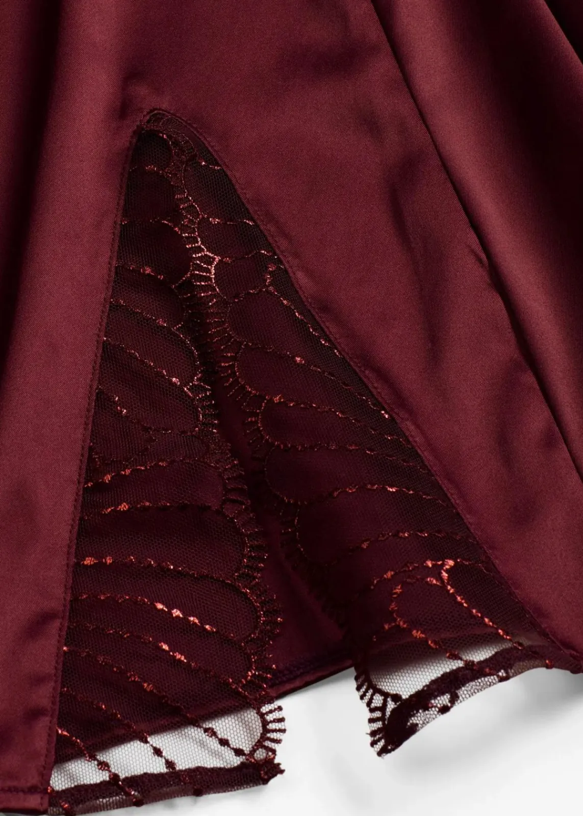 bonprix Wäsche·Corsagen & Negligés|Wäsche·Dessous^Satin Negligé mit edler Stickerei burgunderrot