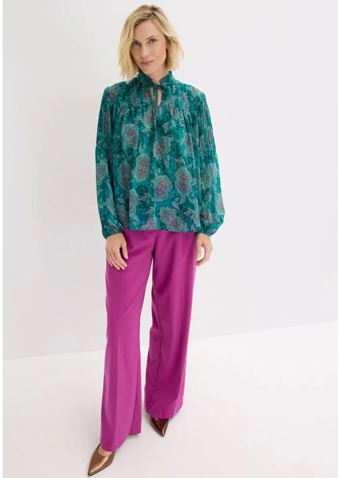 bonprix Bekleidung·Jacken & Mäntel|Blusen & Tuniken^Satin Tunika mit Biesen dunkelsmaragd/dunkelfuchsia paisley
