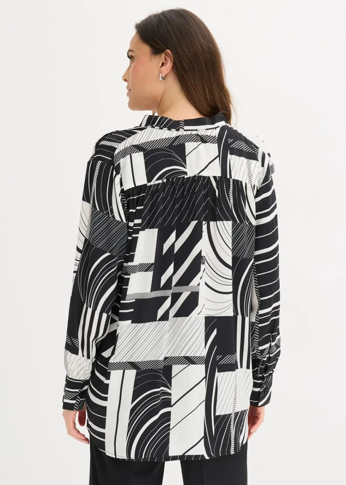 bonprix Bekleidung·Jacken & Mäntel|Blusen & Tuniken^Satinbluse schwarz/wollweiß graphisch bedruckt