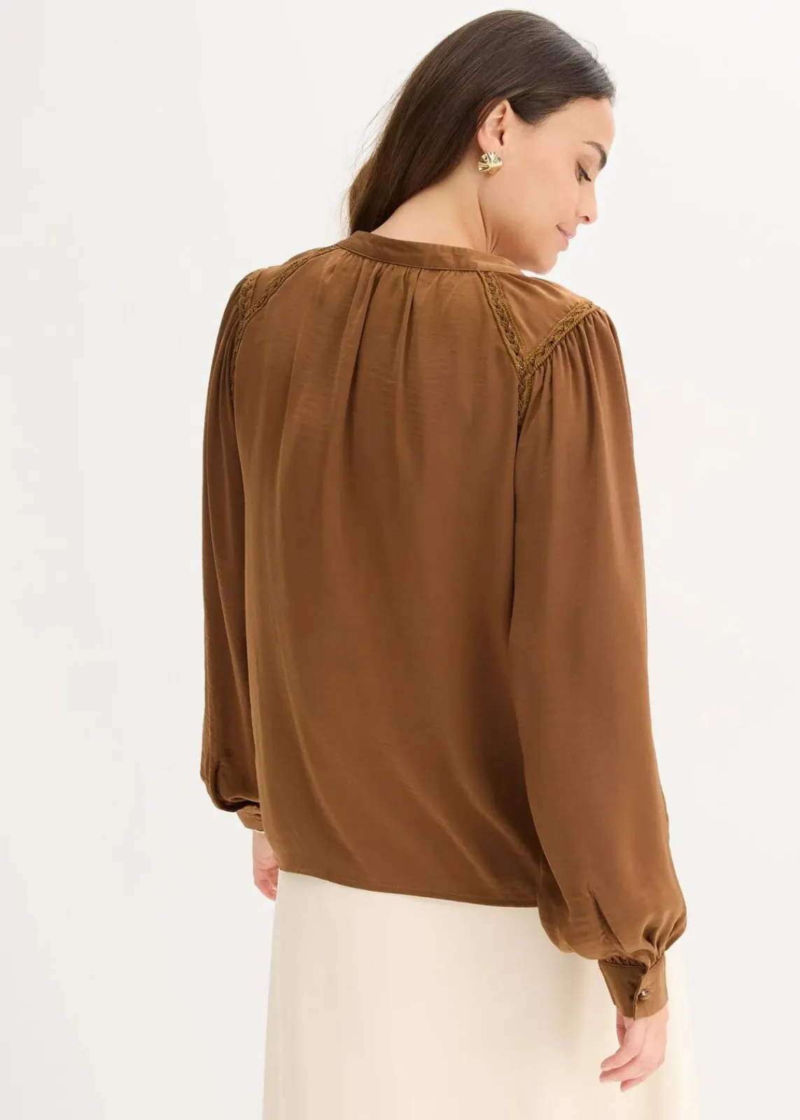 bonprix Blusen & Tuniken|Bekleidung·Jacken & Mäntel^Satinbluse mit Spitzenbändern pimentbraun