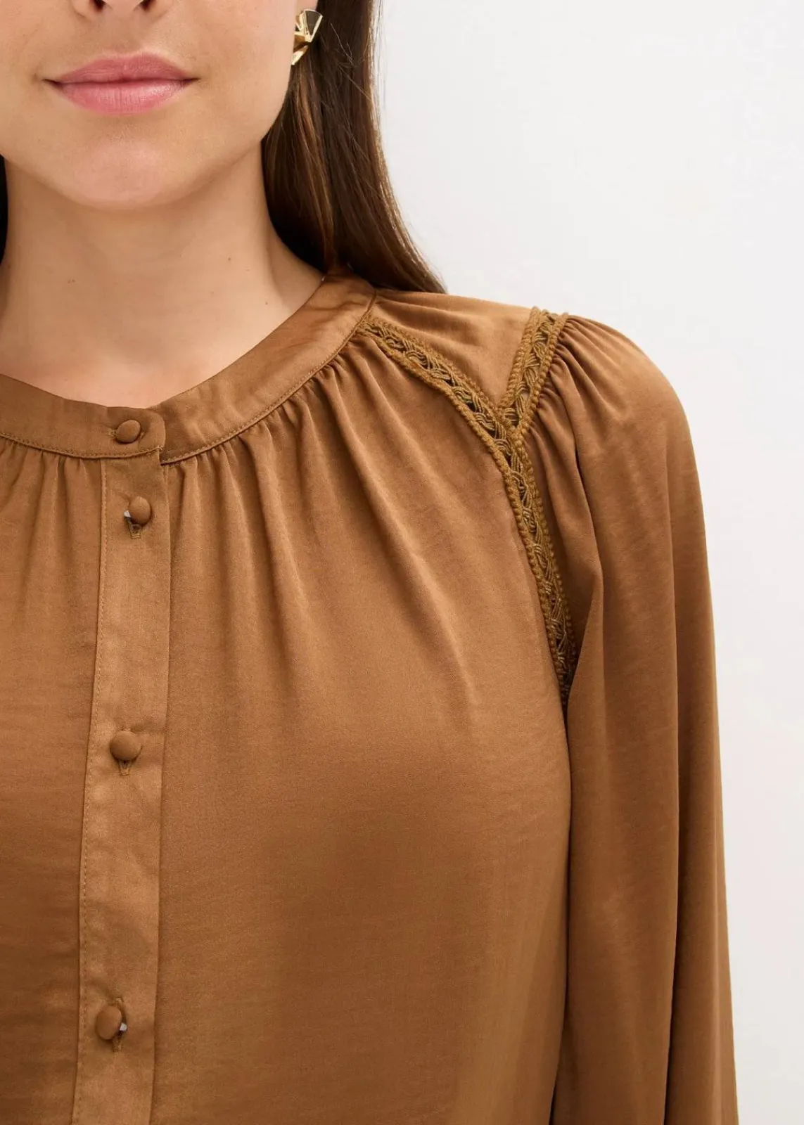 bonprix Blusen & Tuniken|Bekleidung·Jacken & Mäntel^Satinbluse mit Spitzenbändern pimentbraun