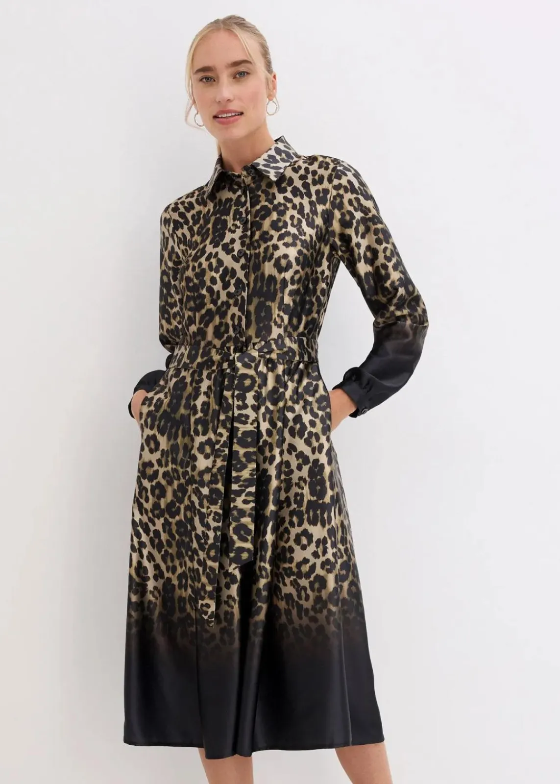 bonprix Bekleidung·Pullover & Strickjacken|Kleider^Satin-Hemdblusenkleid schwarz/sand leo bedruckt