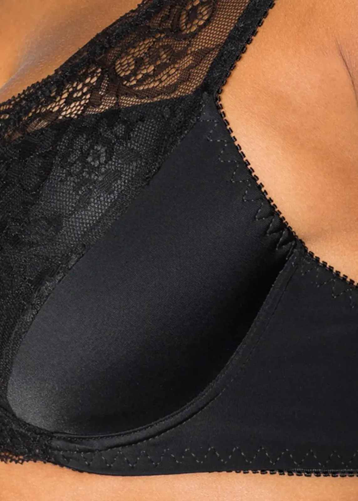 bonprix Wäsche·Dessous|Wäsche·Große Cups D-H^Schalen-BH mit zarter Spitze schwarz