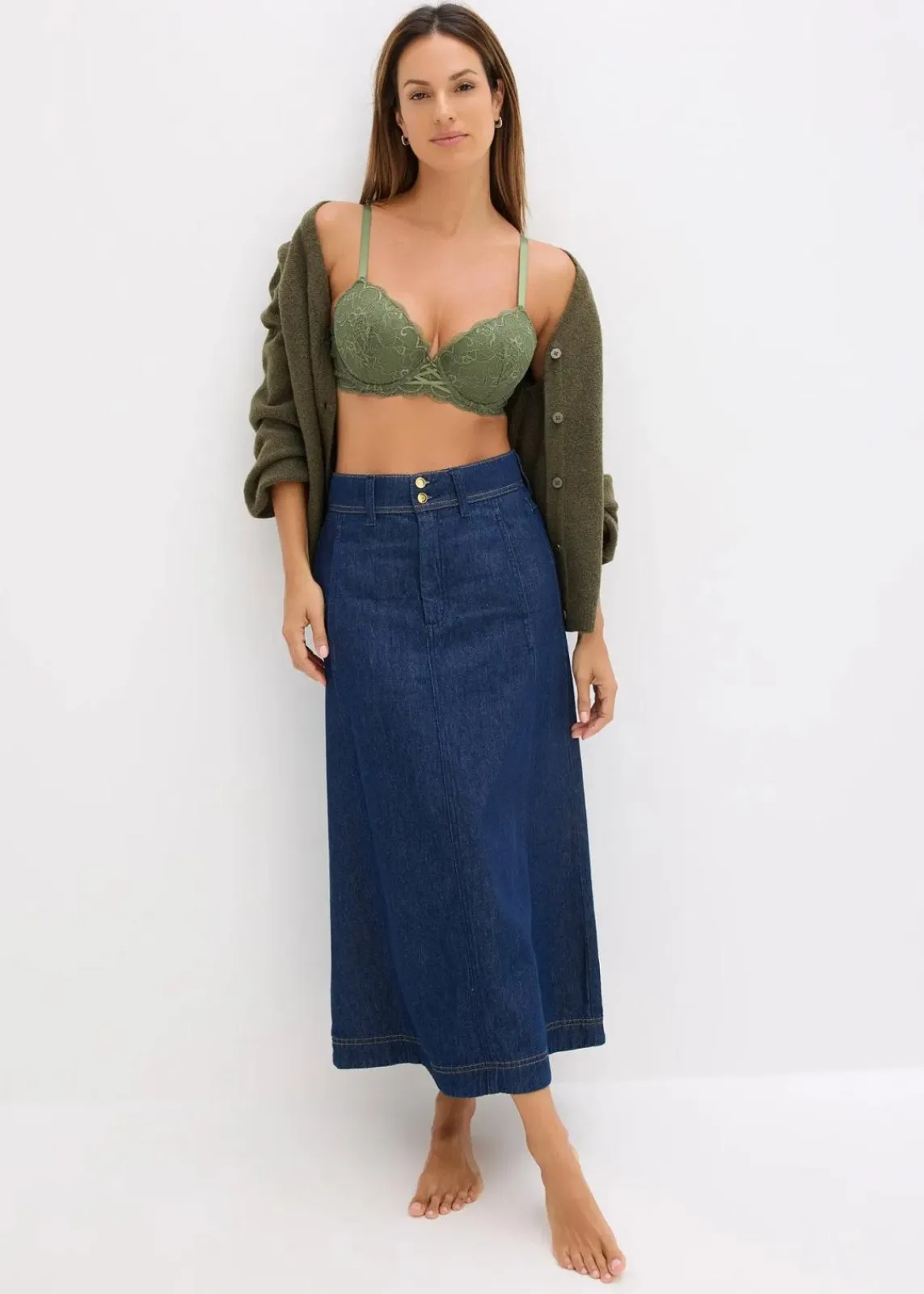 bonprix Wäsche·Dessous|Wäsche·Große Cups D-H^Schalen-BH mit zarter Spitze dunkelkhaki