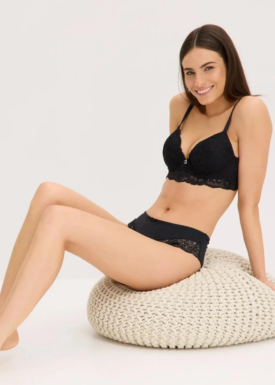 bonprix Große Cups D-H|Bhs^Schalen-BH mit zarter Spitze schwarz
