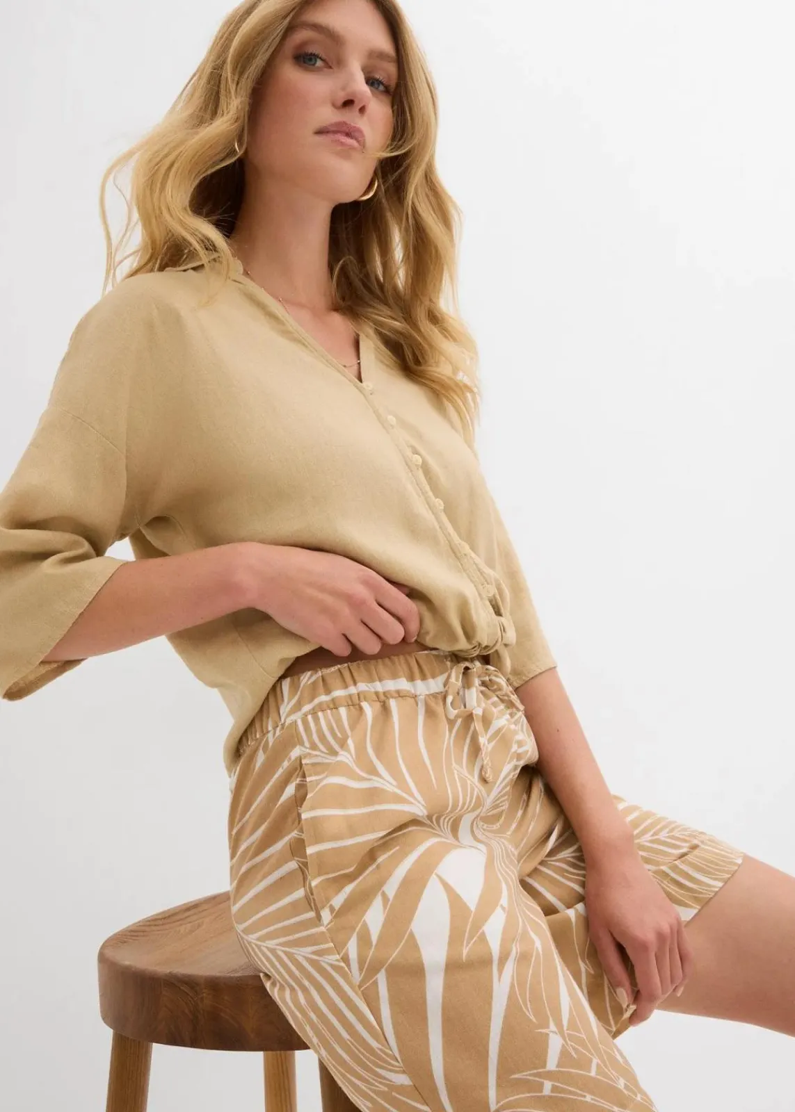 bonprix Nachhaltigere Materialien|Hosen^Schlupf-Bermuda wollweiß/new beige bedruckt