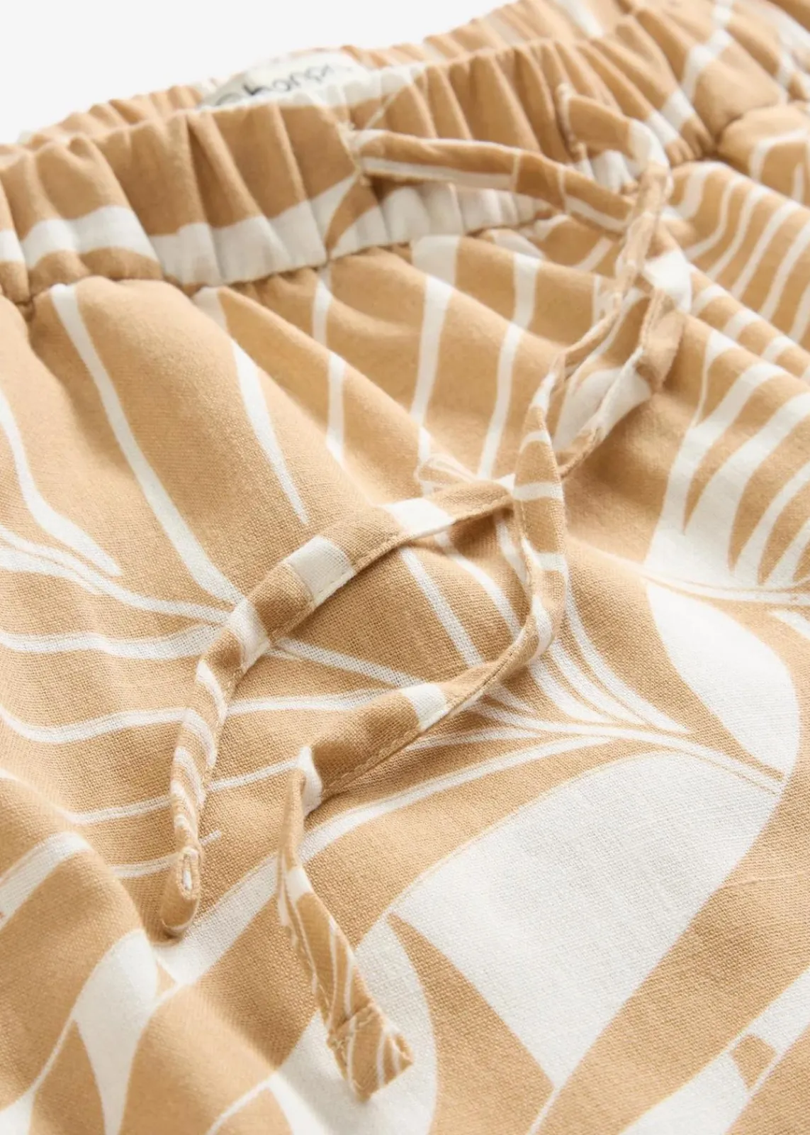 bonprix Nachhaltigere Materialien|Hosen^Schlupf-Bermuda wollweiß/new beige bedruckt