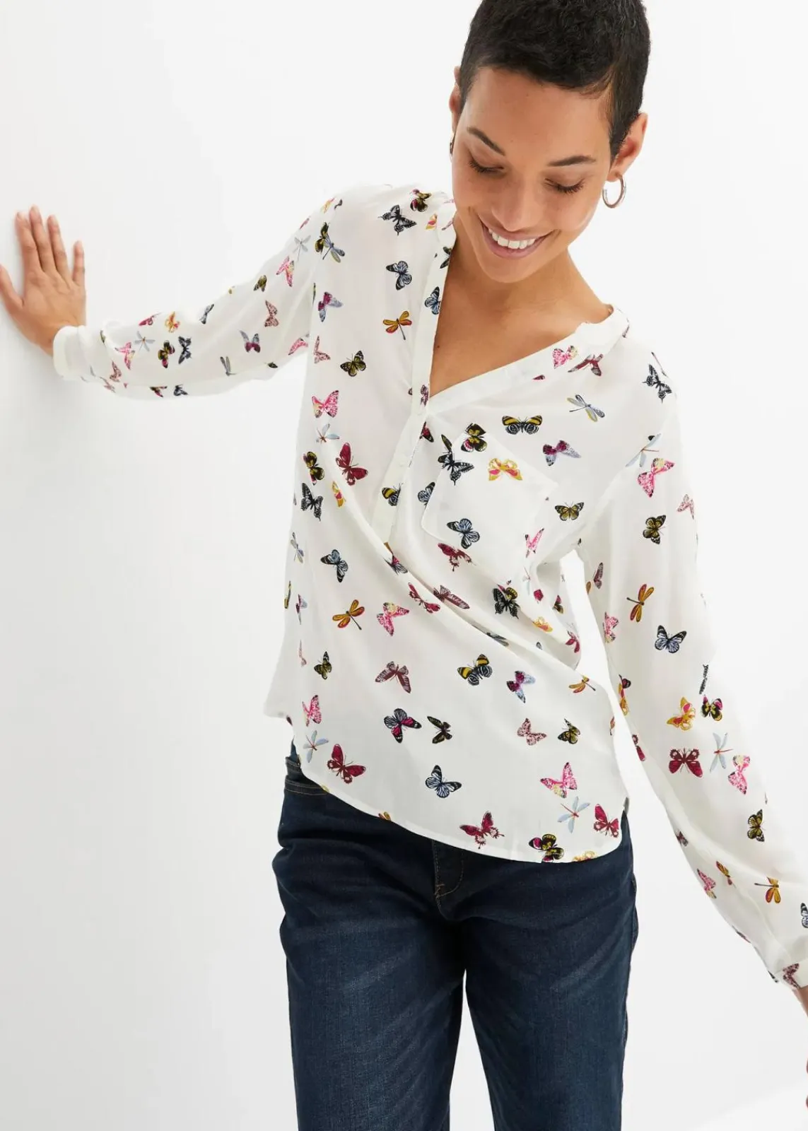 bonprix Bekleidung·Jacken & Mäntel|Blusen & Tuniken^Schlupfbluse aus fließender Viskose wollweiß schmetterlinge