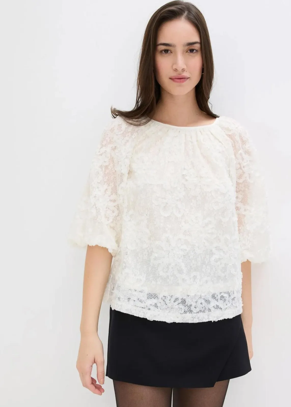 bonprix Blusen & Tuniken|Bekleidung·Jacken & Mäntel^Schlupfbluse mit strukturiertem Blumen-Muster creme