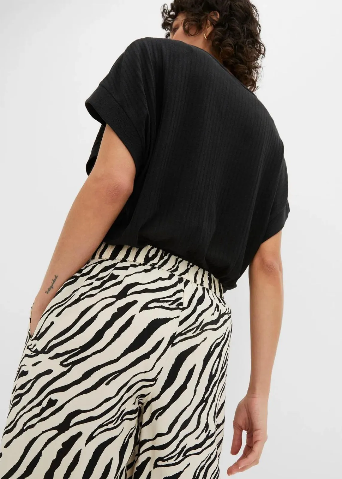 bonprix Bekleidung·Kleider|Hosen^Schlupfhose natur/schwarz zebra bedruckt