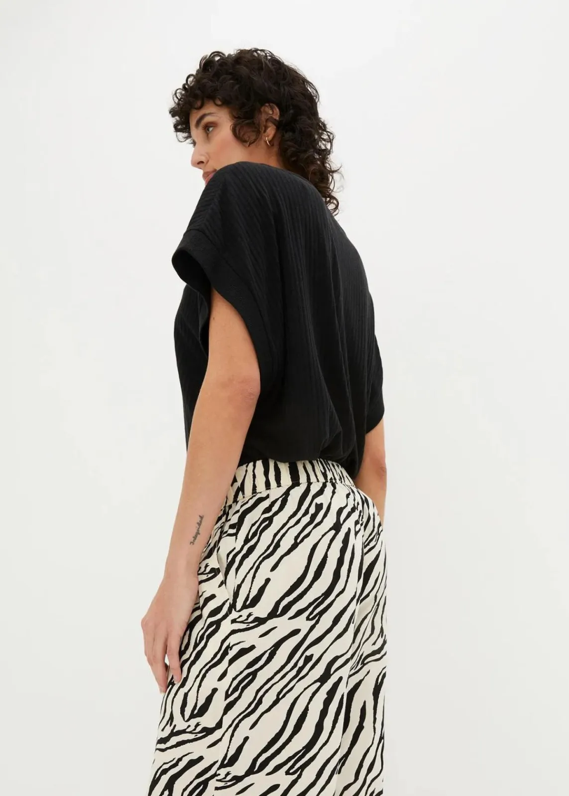 bonprix Bekleidung·Kleider|Hosen^Schlupfhose natur/schwarz zebra bedruckt