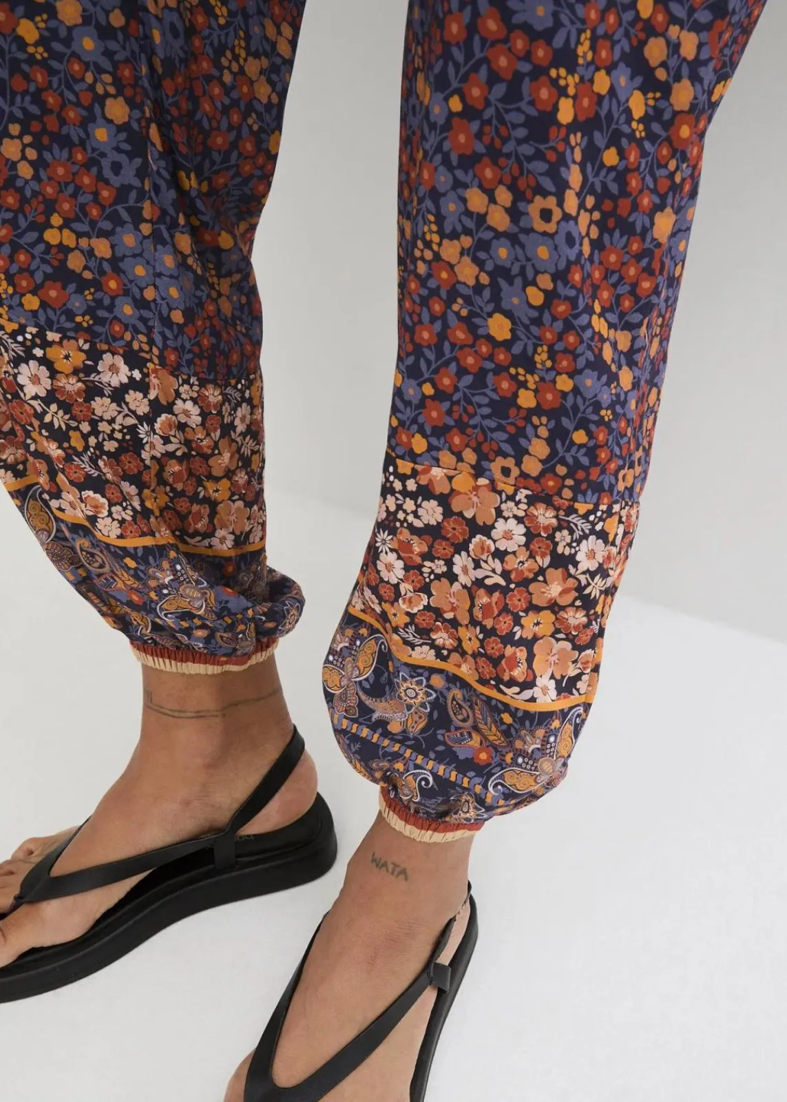 bonprix Bekleidung·Kleider|Hosen^Schlupfhose aus fließender Viskose dunkelblau paisley