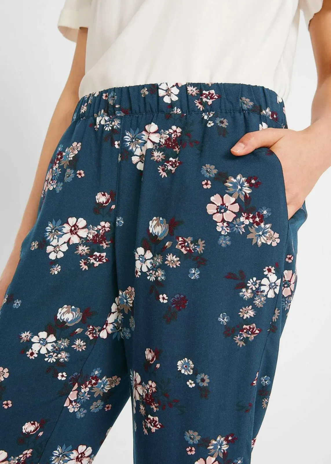 bonprix Bekleidung·Kleider|Hosen^Schlupfhose aus nachhaltiger Viskose dunkelblau geblümt