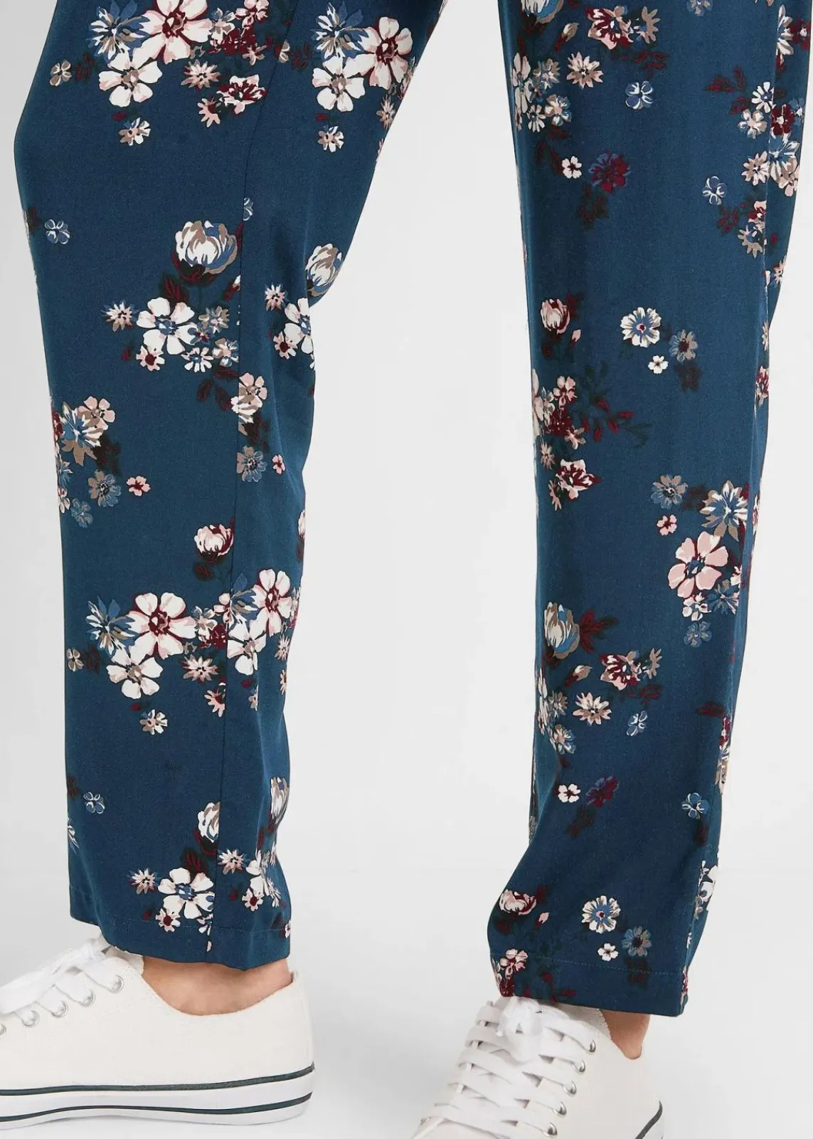 bonprix Bekleidung·Kleider|Hosen^Schlupfhose aus nachhaltiger Viskose dunkelblau geblümt