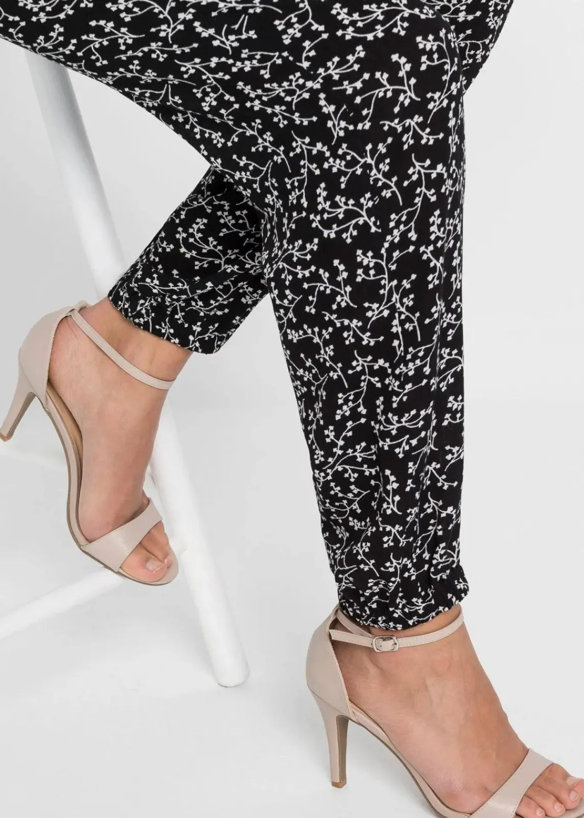 bonprix Hosen|Bekleidung·Kleider^Schlupfhose aus reiner Viskose schwarz/wollweiß floral