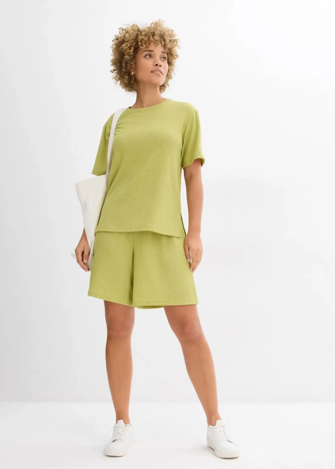 bonprix Bekleidung·Outdoorbekleidung|Bekleidung·Kleider^Schlupf-Shorts aus Borkencrepe mattpistazie