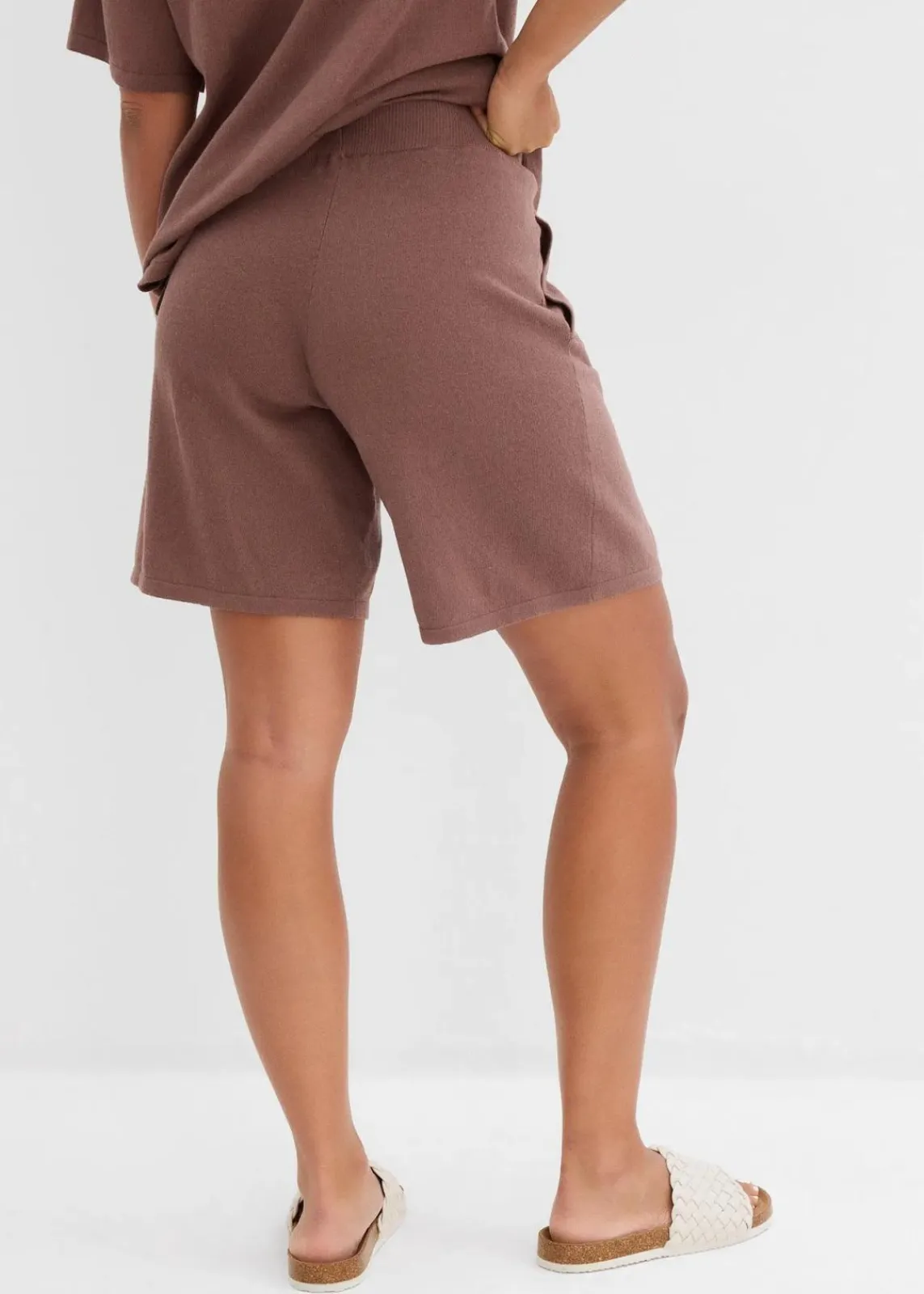 bonprix Hosen|Zweiteiler & Sets^Schlupf-Shorts aus Feinstrick matt braun