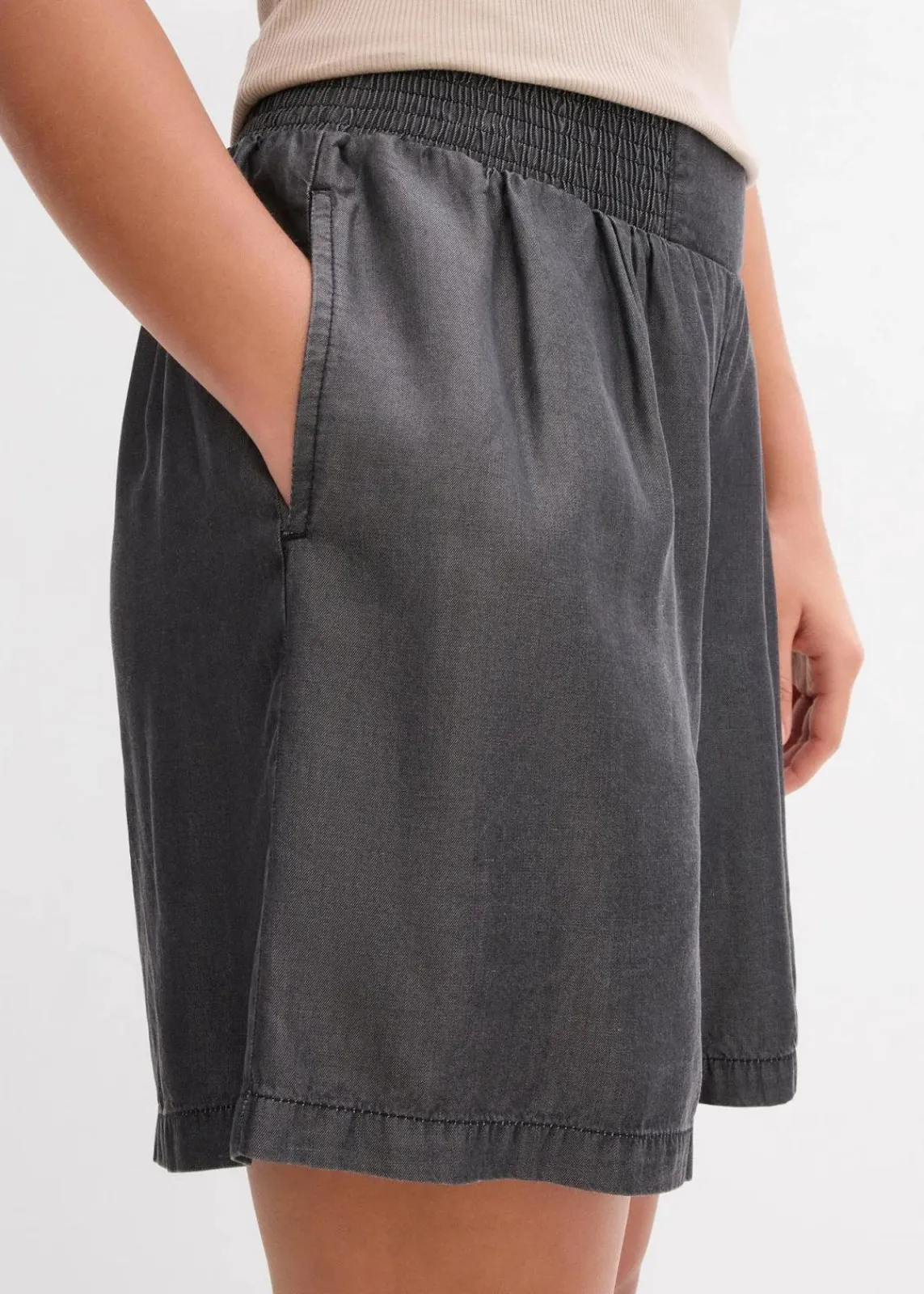 bonprix Shorts|Hosen^Schlupf-Shorts mit Smockbund schwarz
