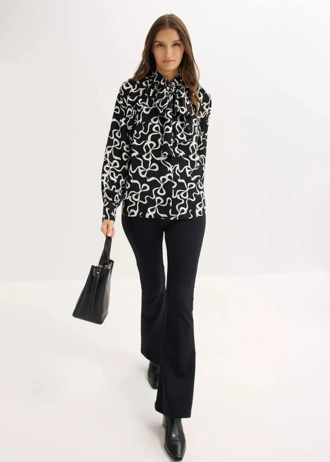 bonprix Blusen & Tuniken|Nachhaltigere Materialien^Schluppenbluse schwarz/weiß bedruckt