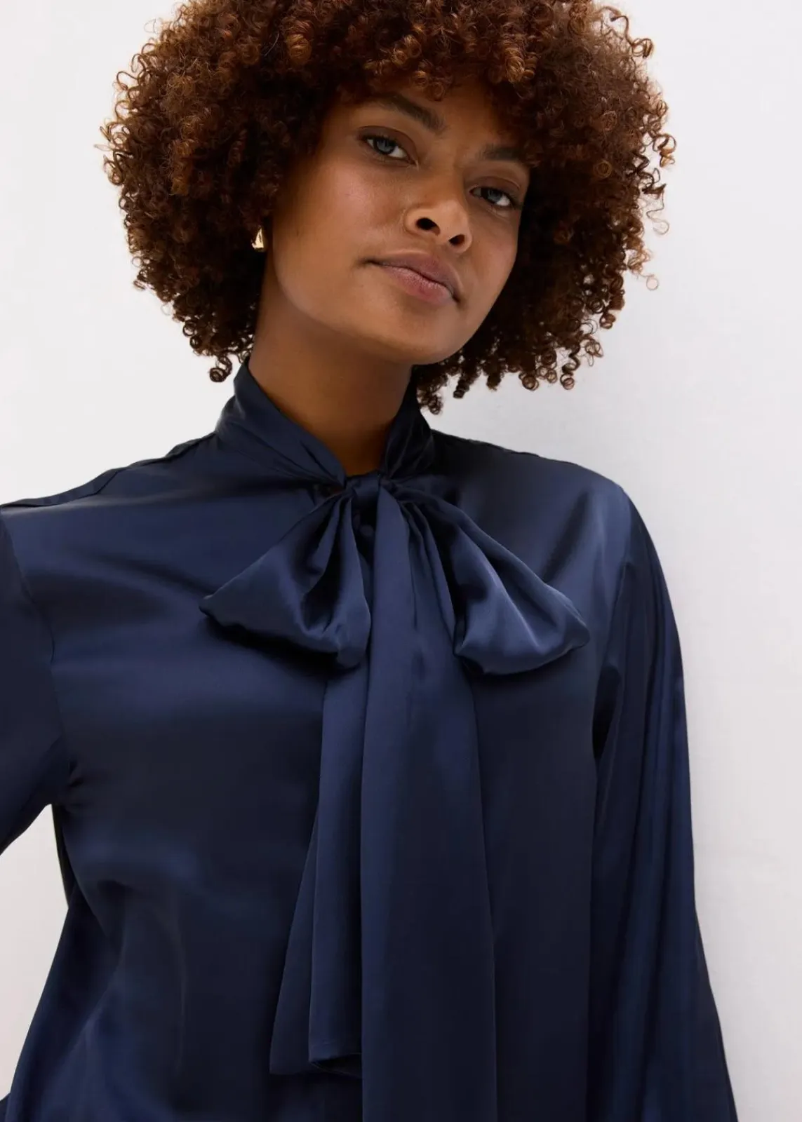 bonprix Blusen & Tuniken|Nachhaltigere Materialien^Schluppenbluse aus fließendem Satin dunkelblau