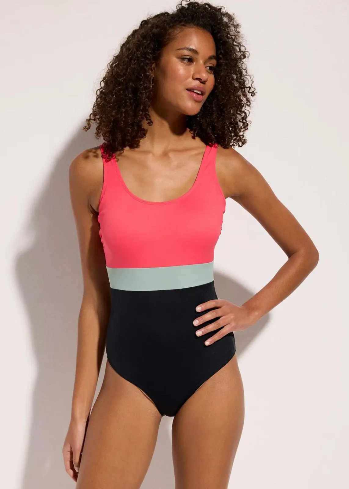 bonprix Sport Bademode|Badeanzüge^Schnelltrocknender Badeanzug mit Colorblocking pink/schilf/schwarz